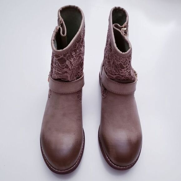 ‎Anthropologie Brown and Cream Distress Washed Lace Crochet Ankle Boots - Picture 3 of 6